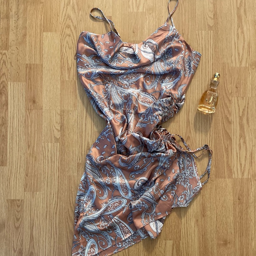 BRAND NWT MISS LOLA SILK DRESS 🍑